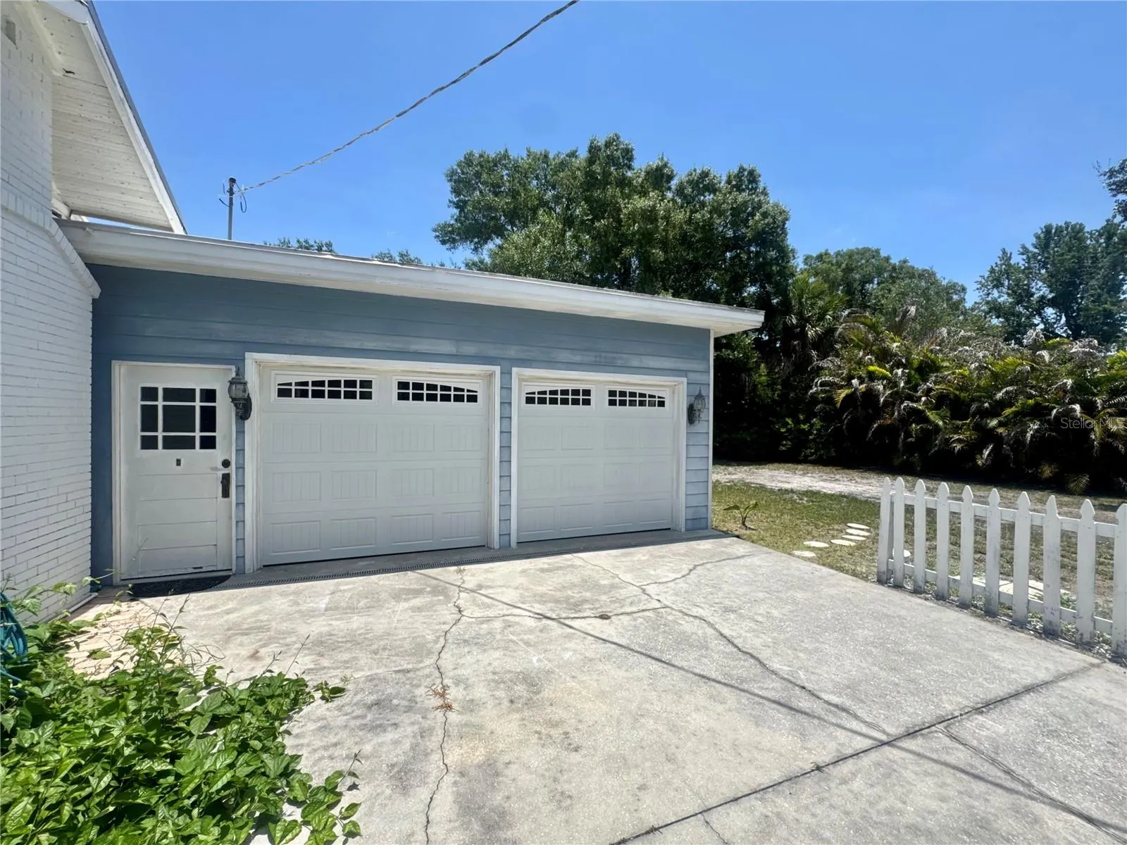 1102 N ARCADIA AVE