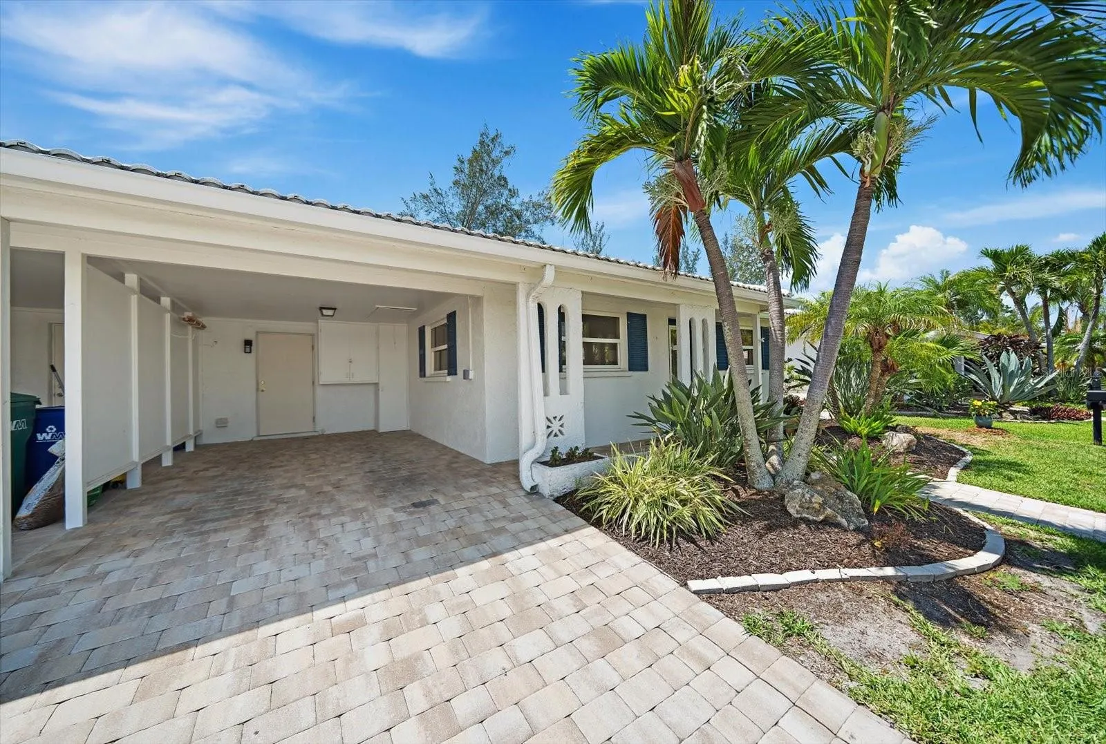 578 SPANISH DR S