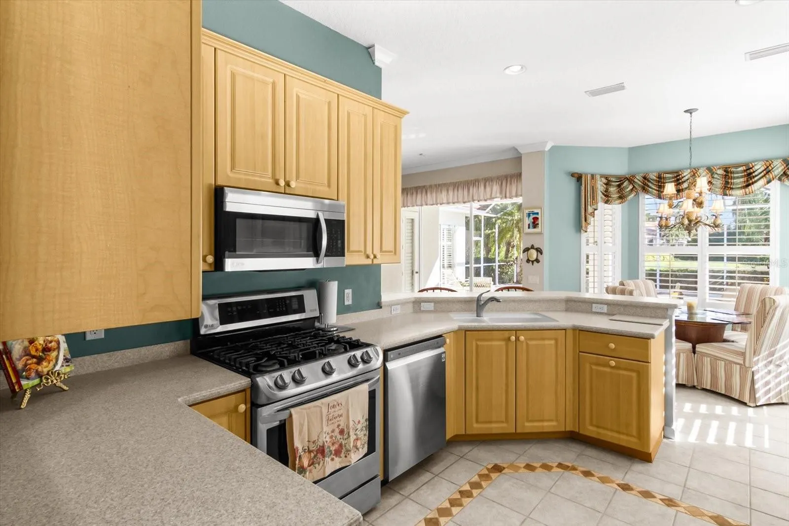 6943 LENNOX PL
