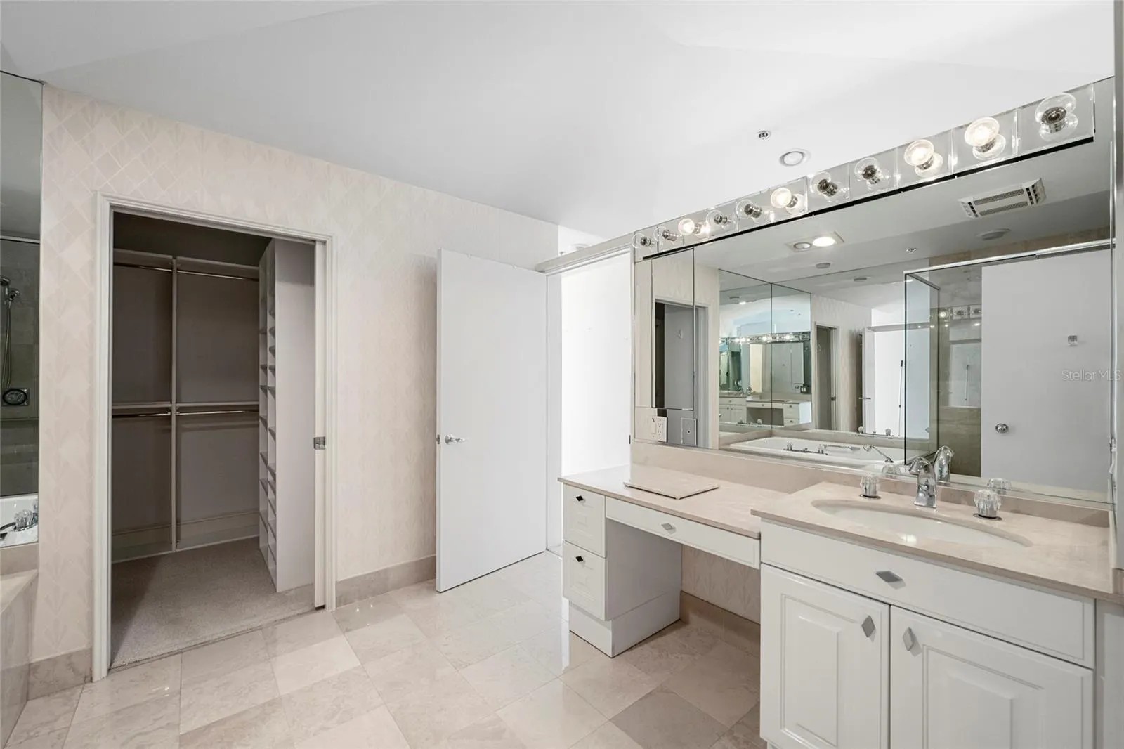 3060 GRAND BAY BLVD #133 #133