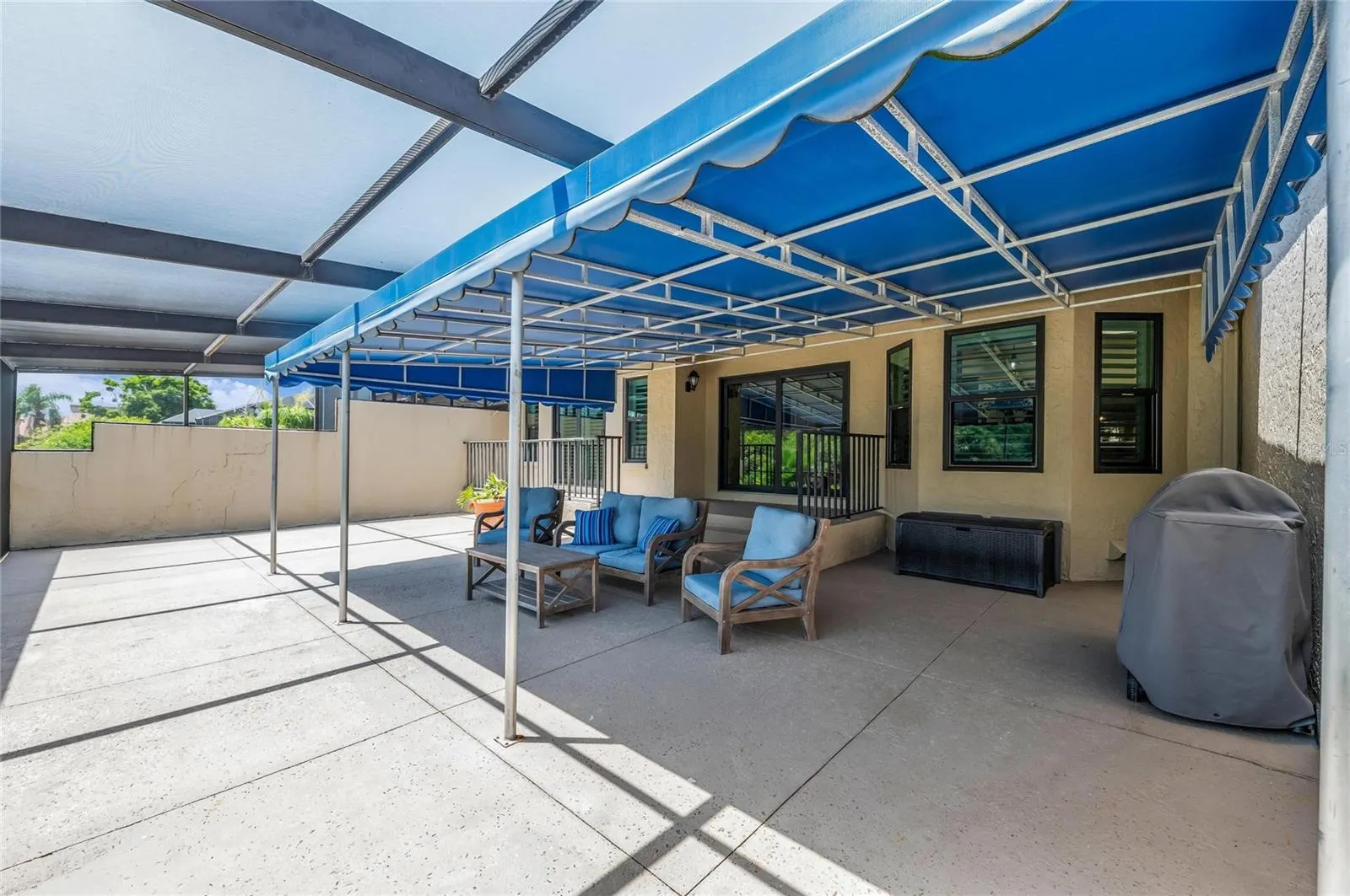 2350 HARBOUR OAKS DR