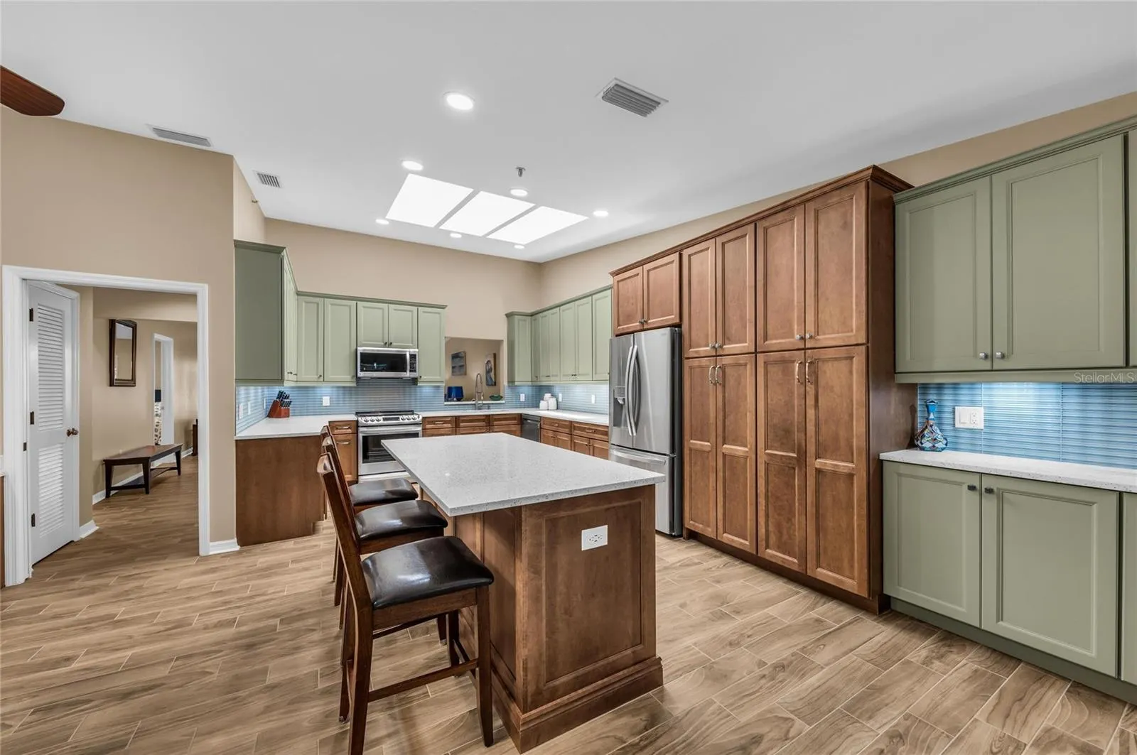 2350 HARBOUR OAKS DR