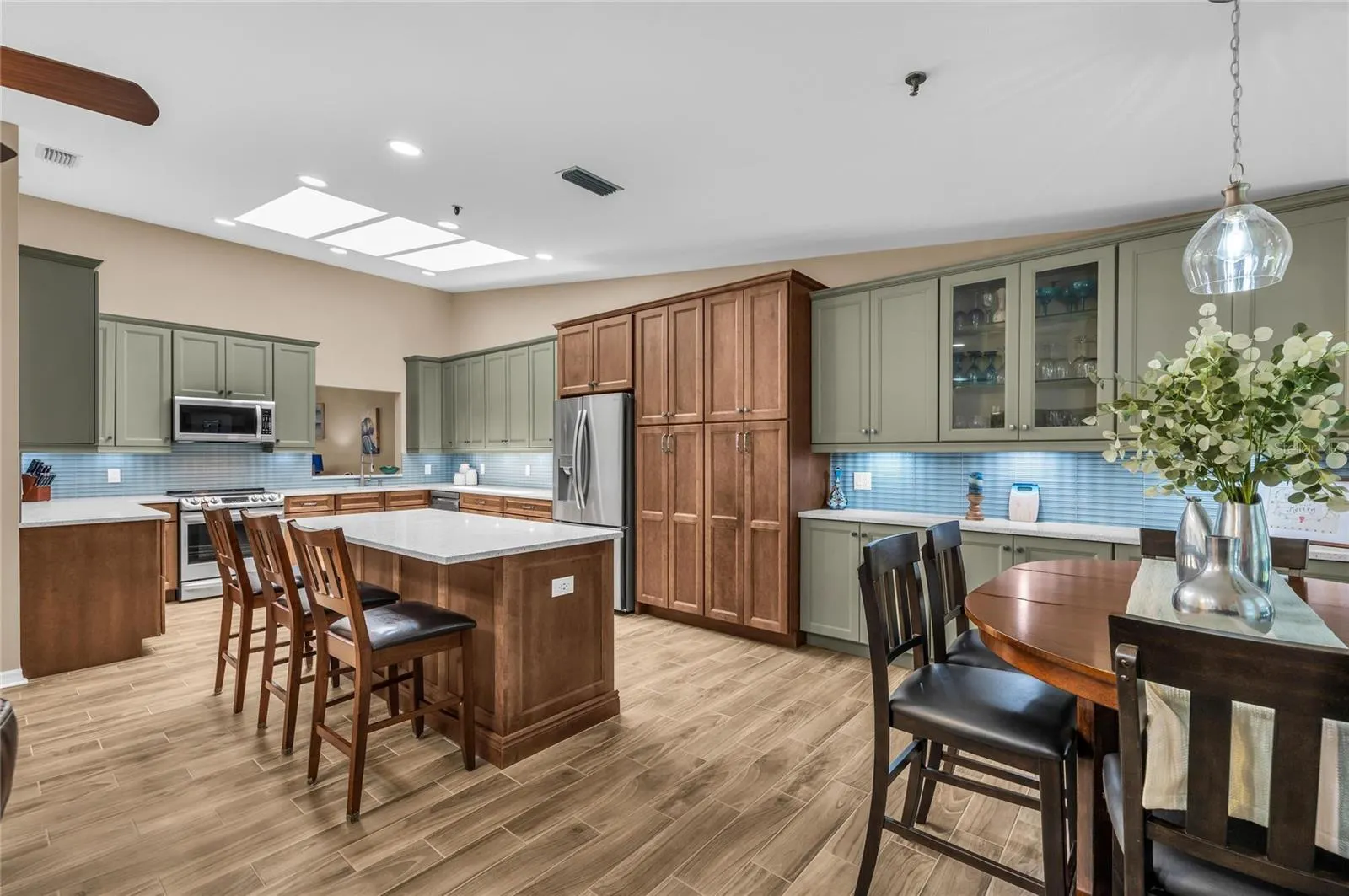 2350 HARBOUR OAKS DR