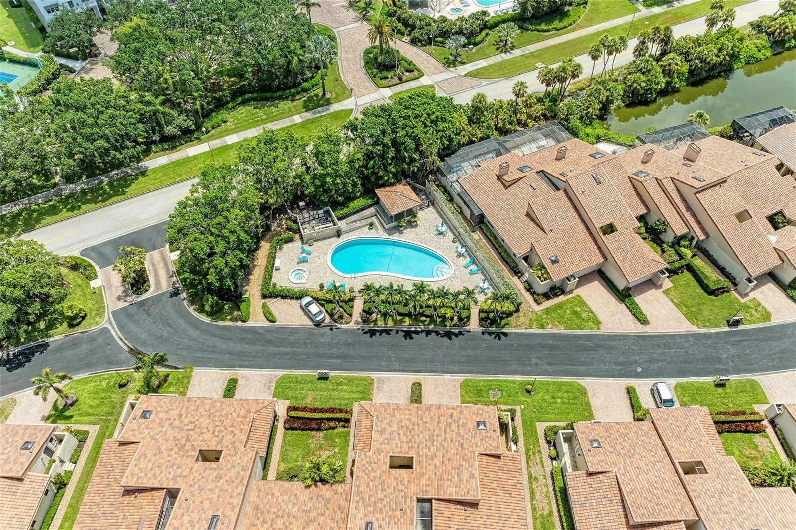 2350 HARBOUR OAKS DR
