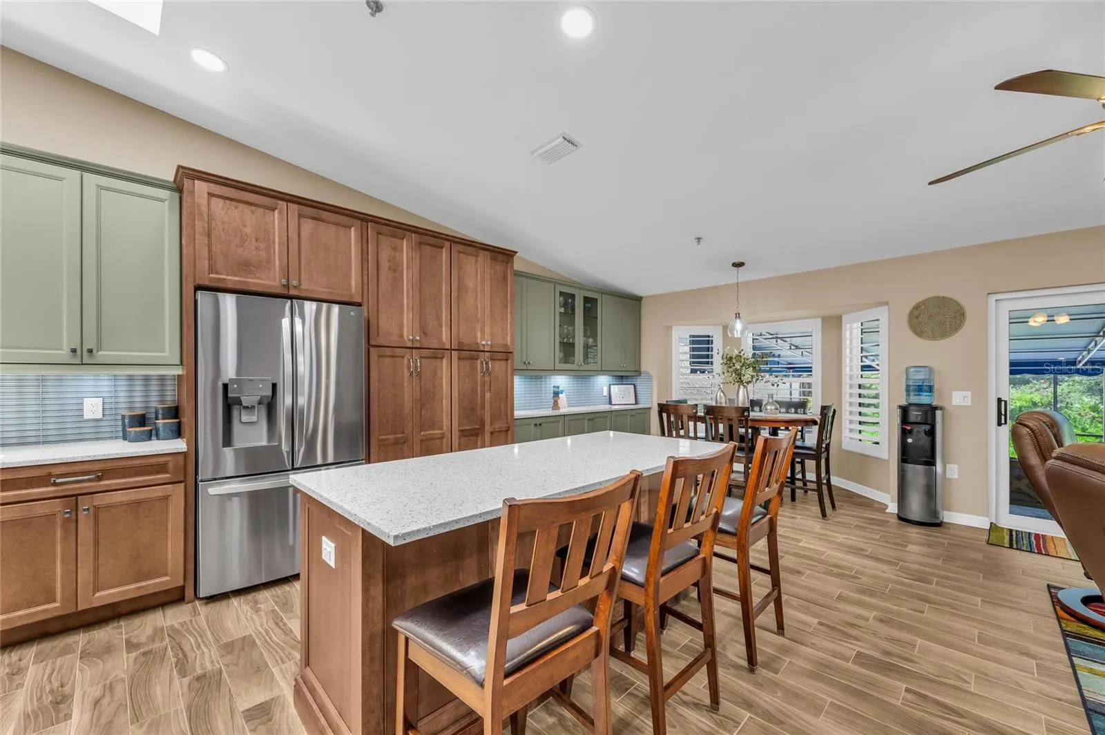 2350 HARBOUR OAKS DR