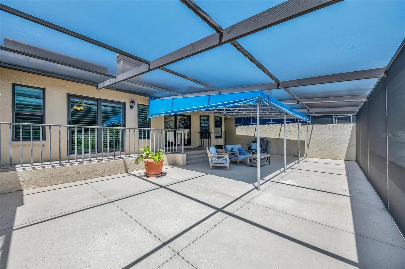 2350 HARBOUR OAKS DR