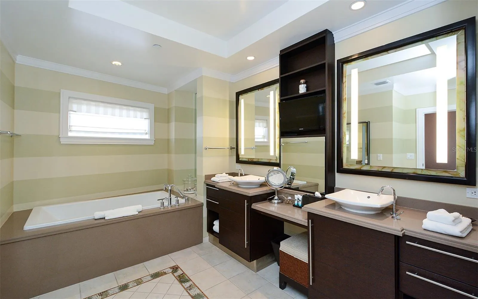 915 SEASIDE DR #613, Weeks 32-33 #613, Weeks 32-33
