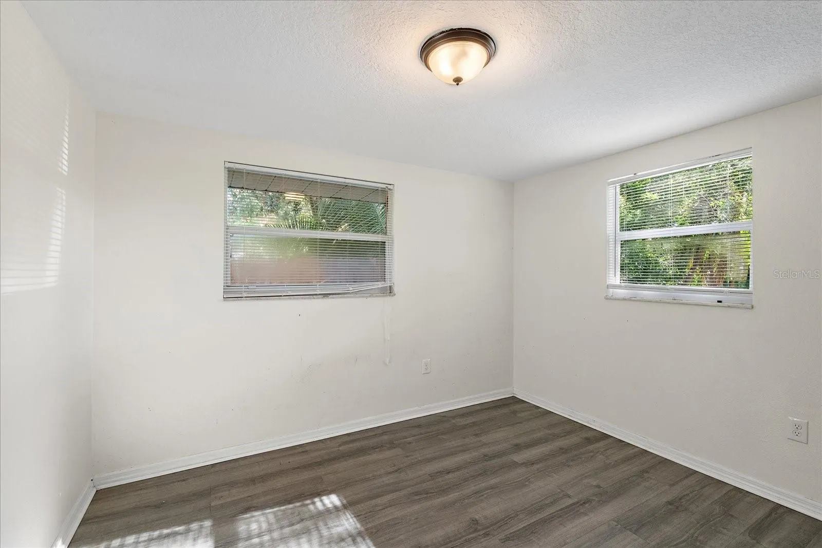 403 PINEWOOD AVE