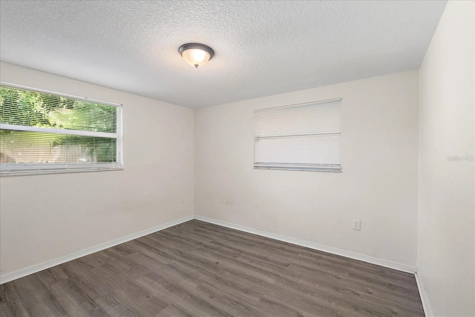 403 PINEWOOD AVE