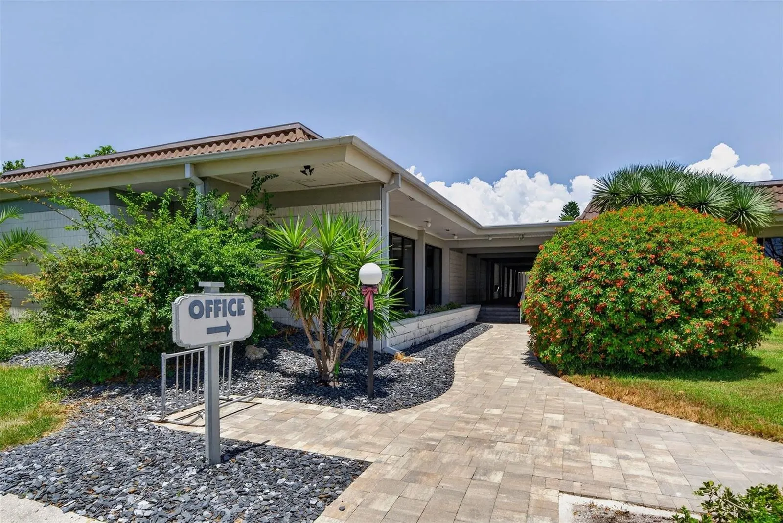 4390 EXETER DR #107 #107