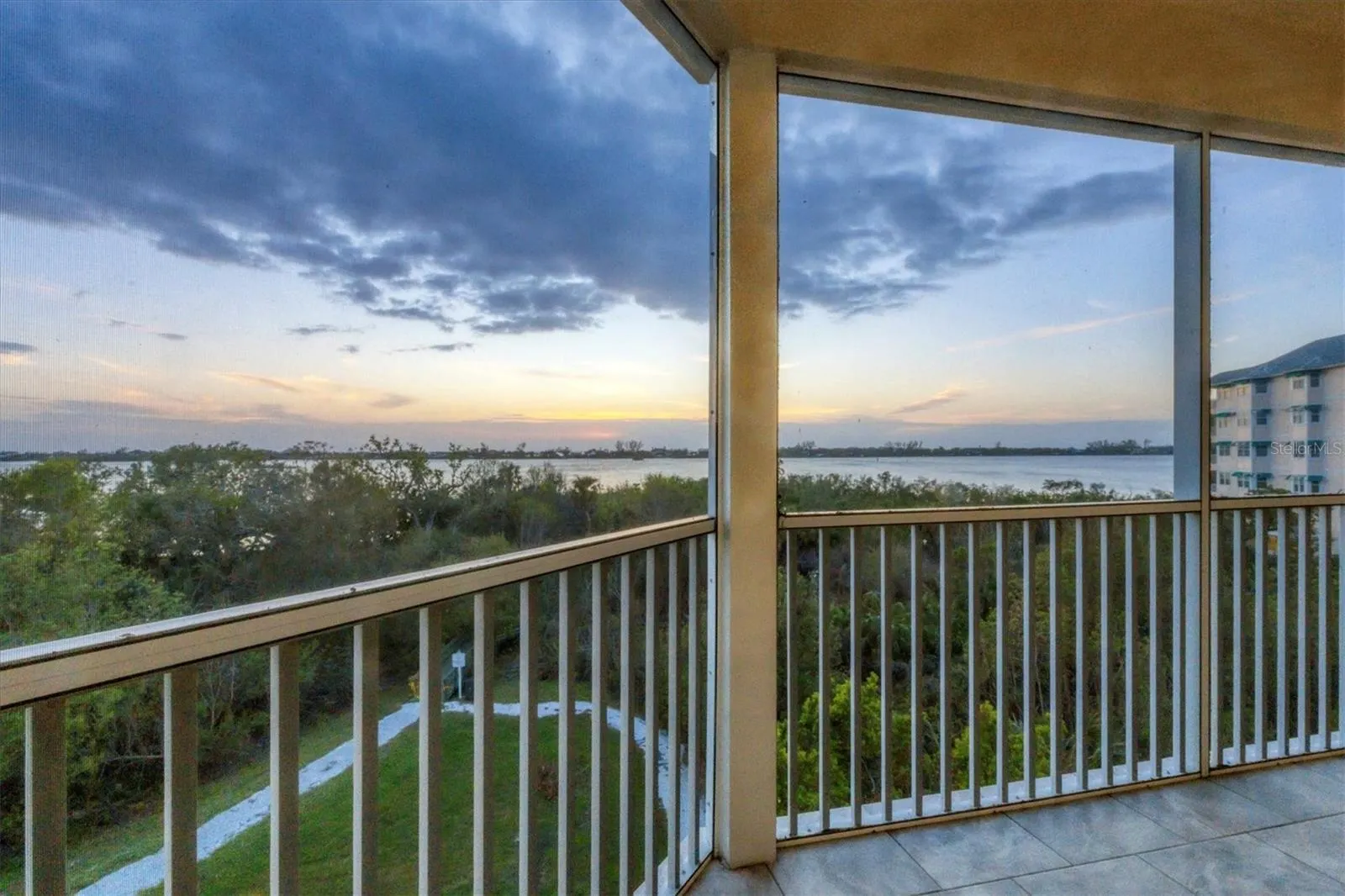 260 HIDDEN BAY DR #402 #402