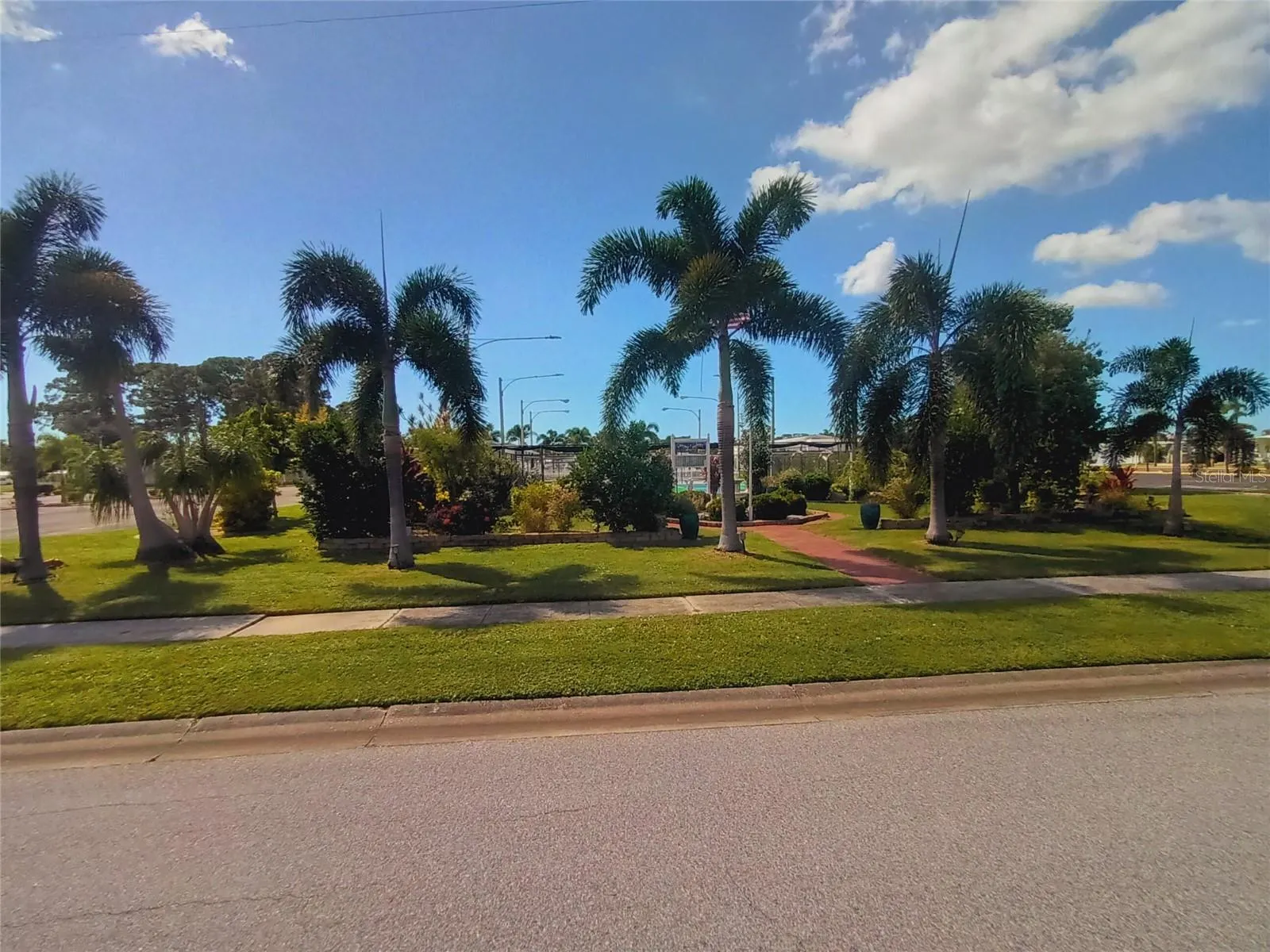 4949 OAKLAND HILLS AVE
