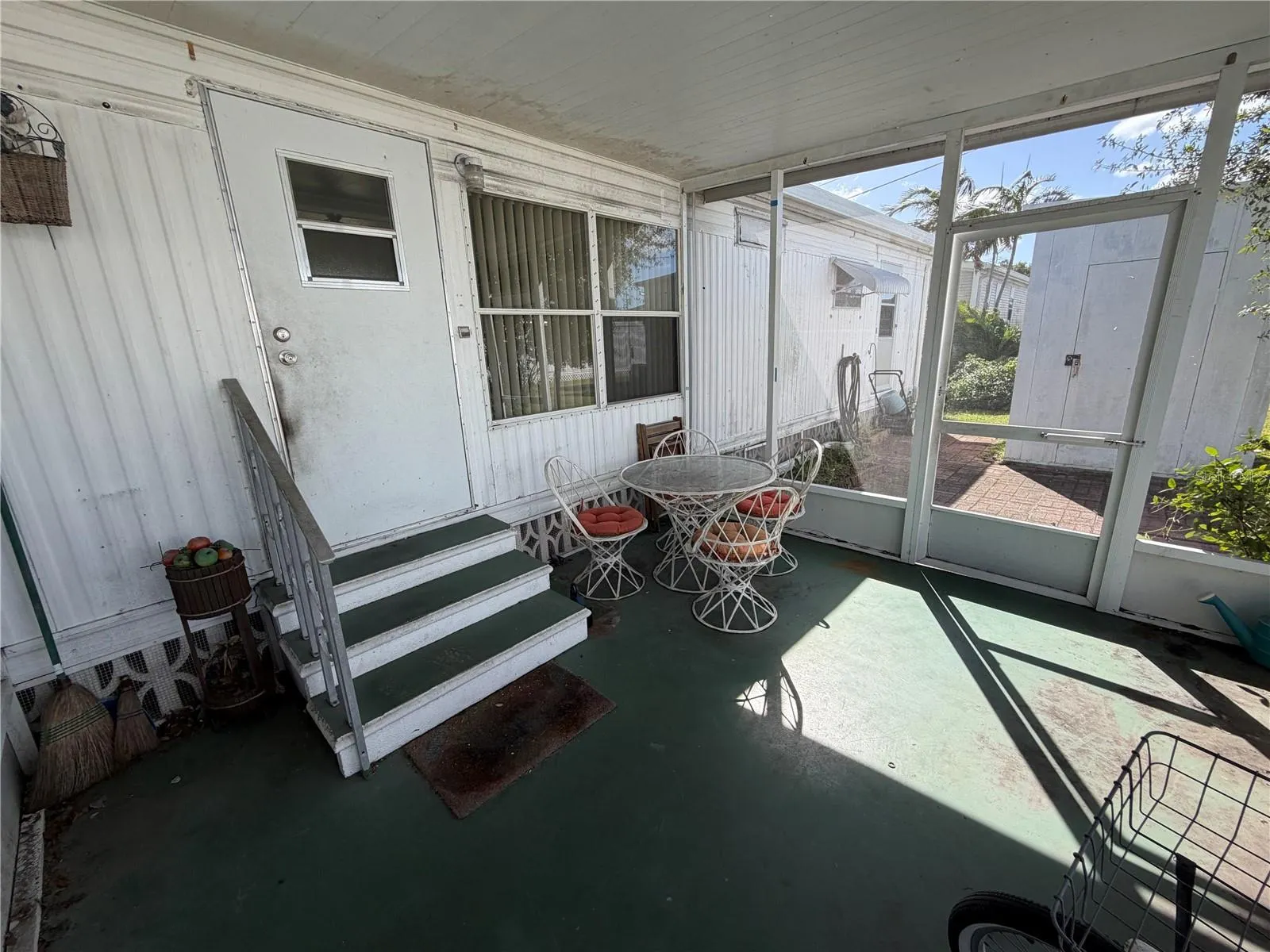 4949 OAKLAND HILLS AVE