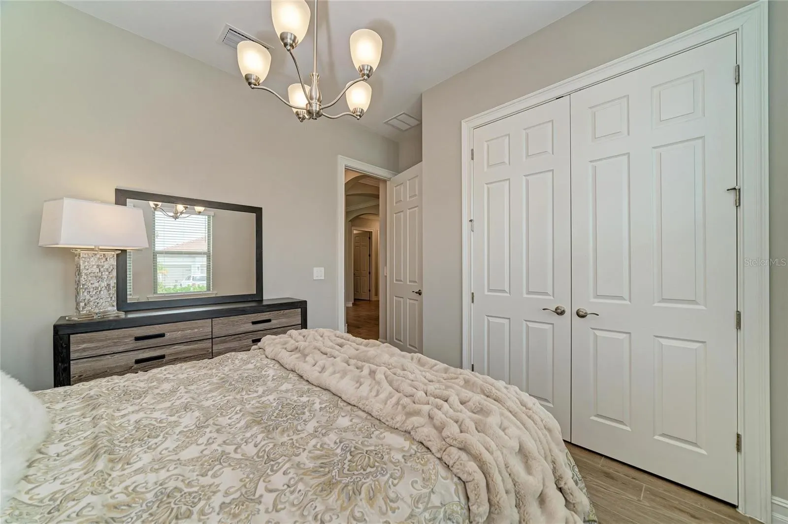 289 VILLORESI BLVD