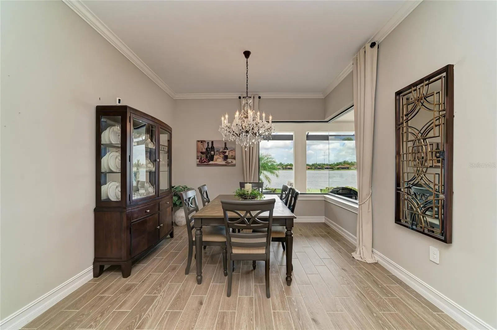 289 VILLORESI BLVD
