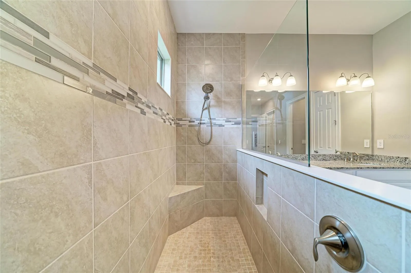 289 VILLORESI BLVD