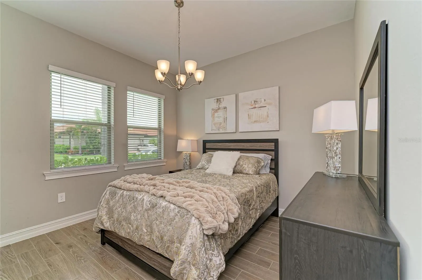 289 VILLORESI BLVD