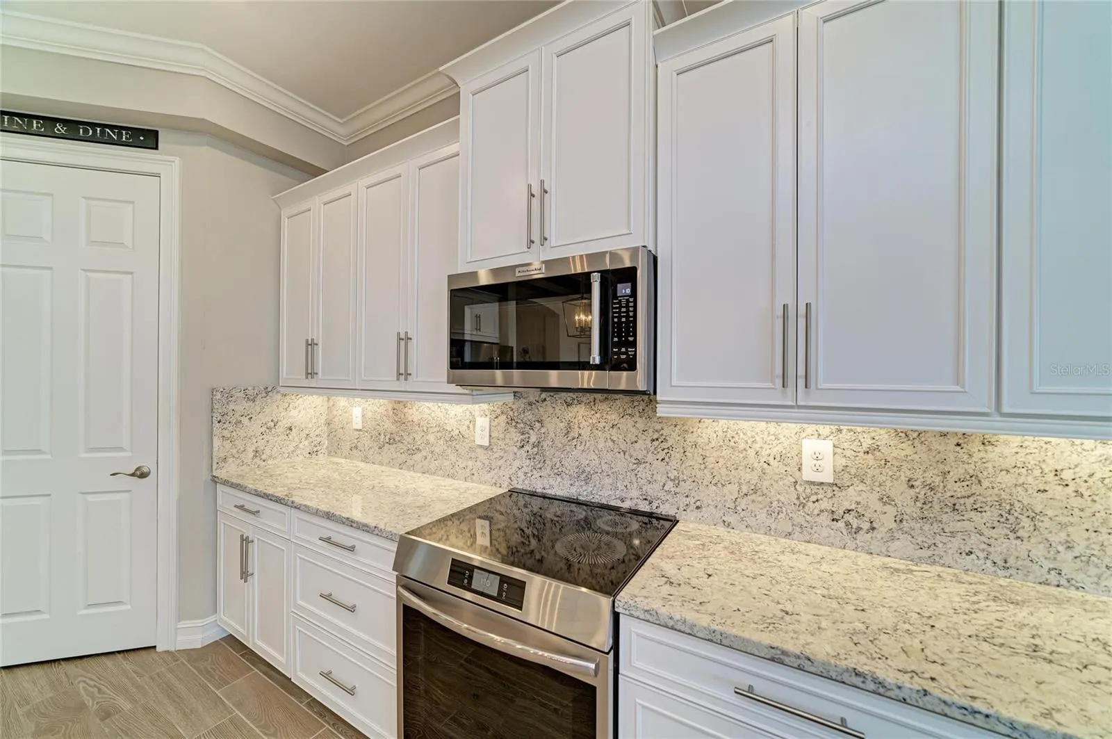 289 VILLORESI BLVD
