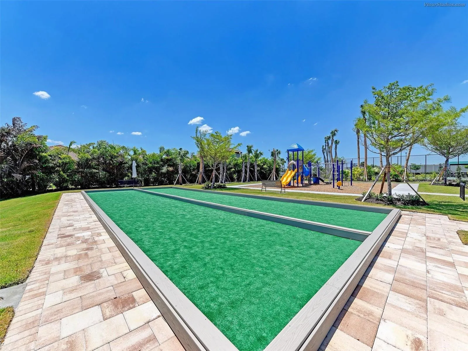 289 VILLORESI BLVD