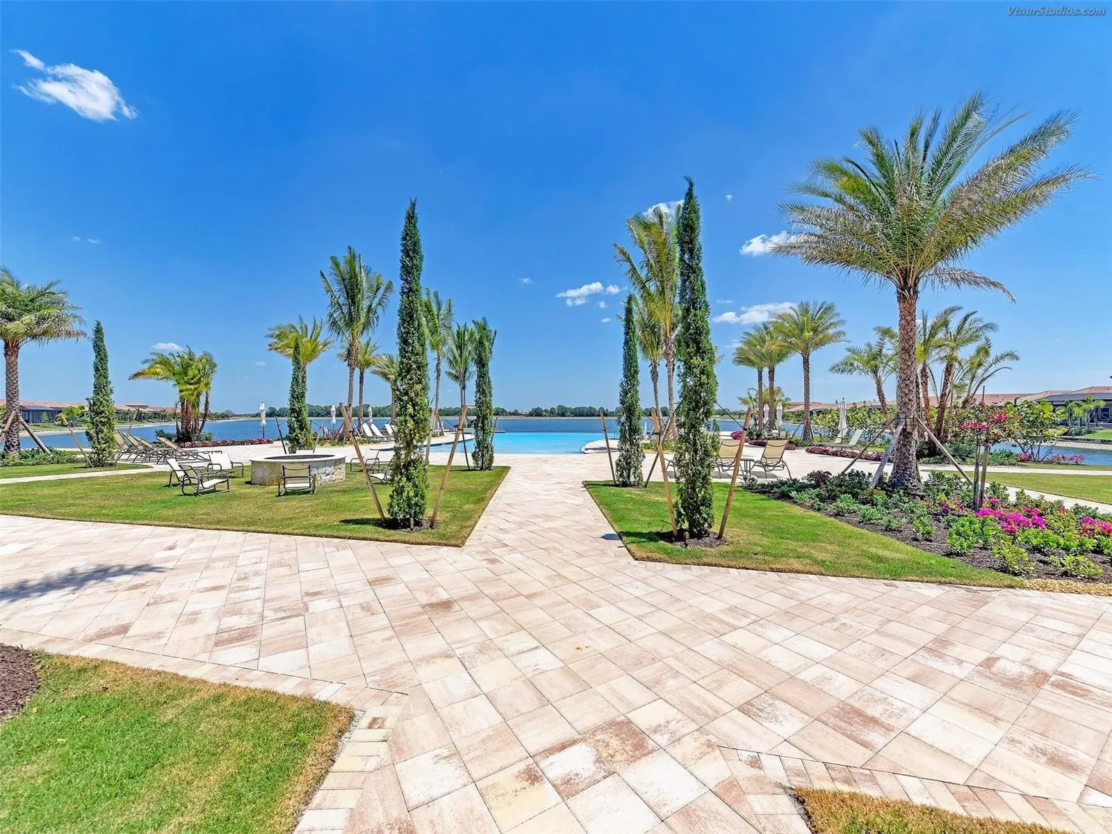 289 VILLORESI BLVD