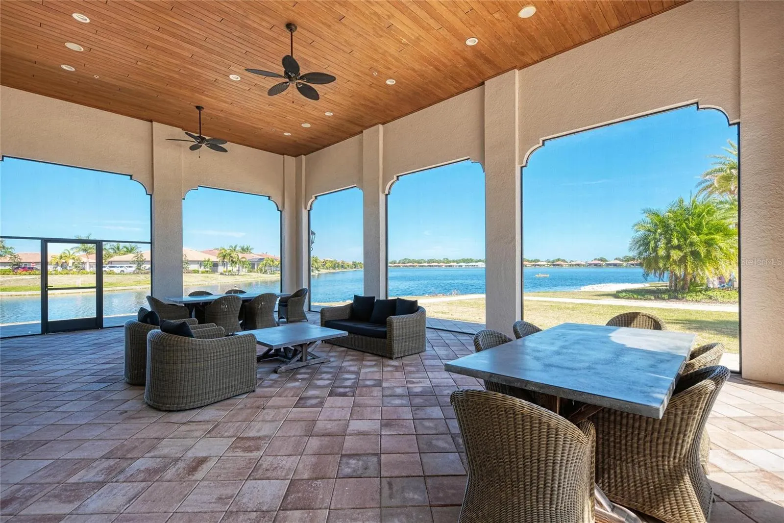289 VILLORESI BLVD