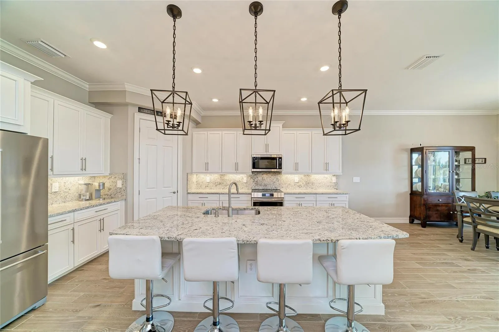 289 VILLORESI BLVD
