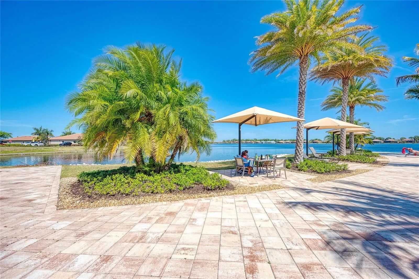 289 VILLORESI BLVD