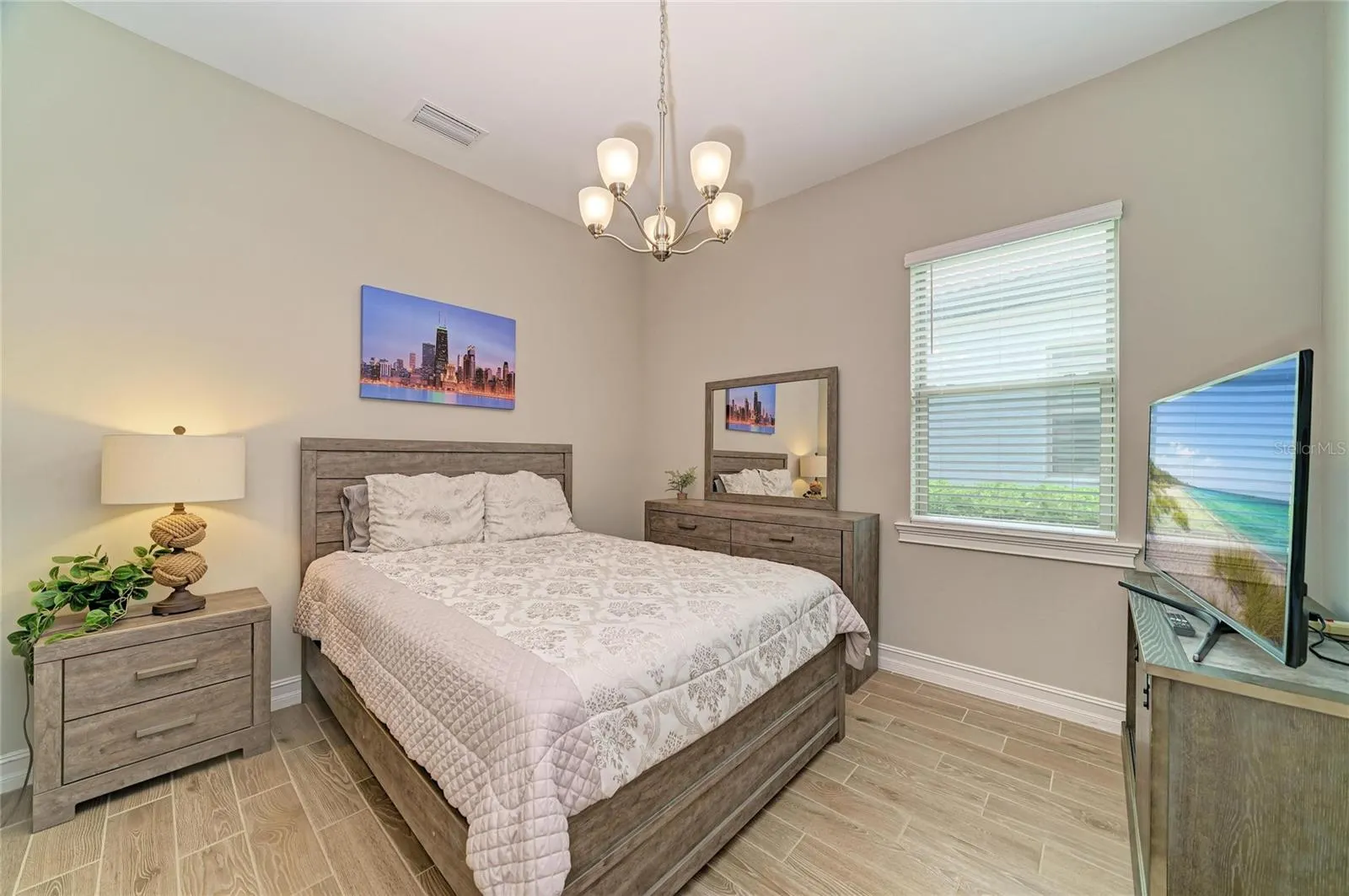 289 VILLORESI BLVD