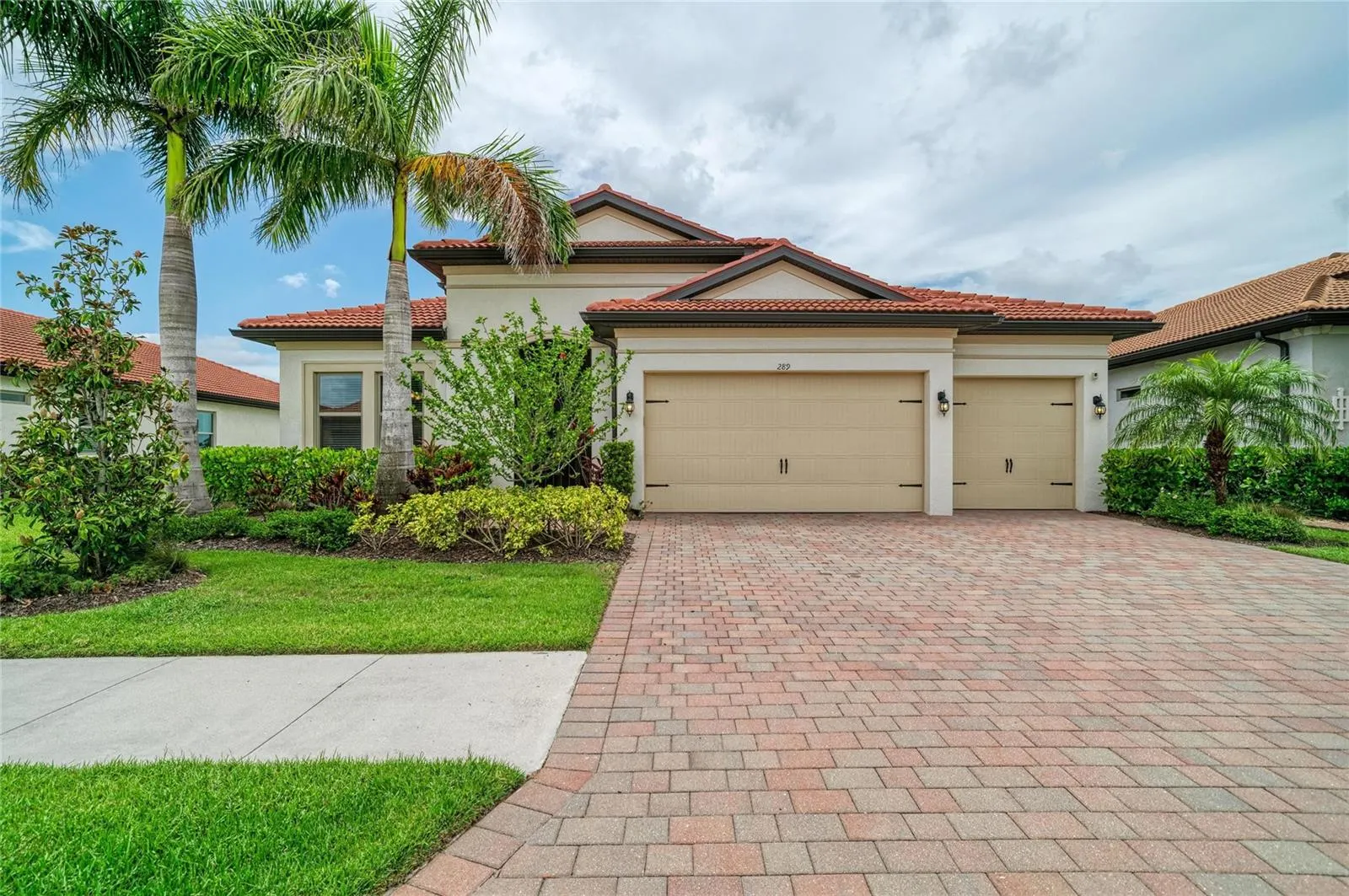 289 VILLORESI BLVD