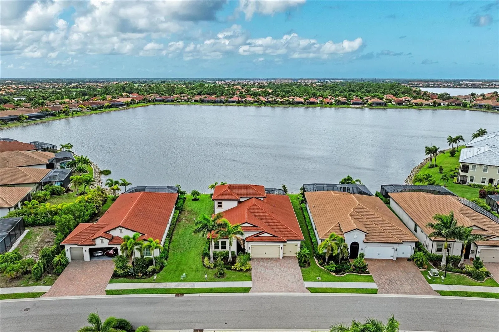 289 VILLORESI BLVD