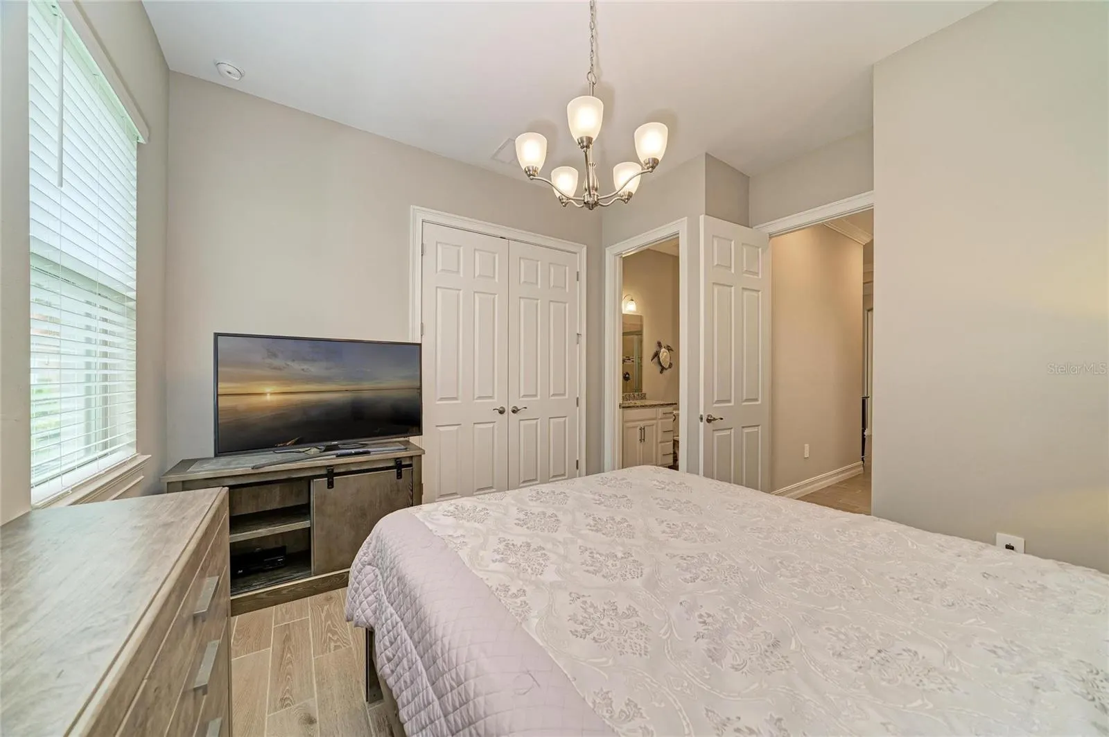 289 VILLORESI BLVD