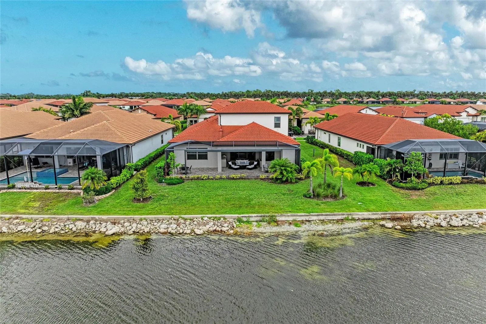 289 VILLORESI BLVD