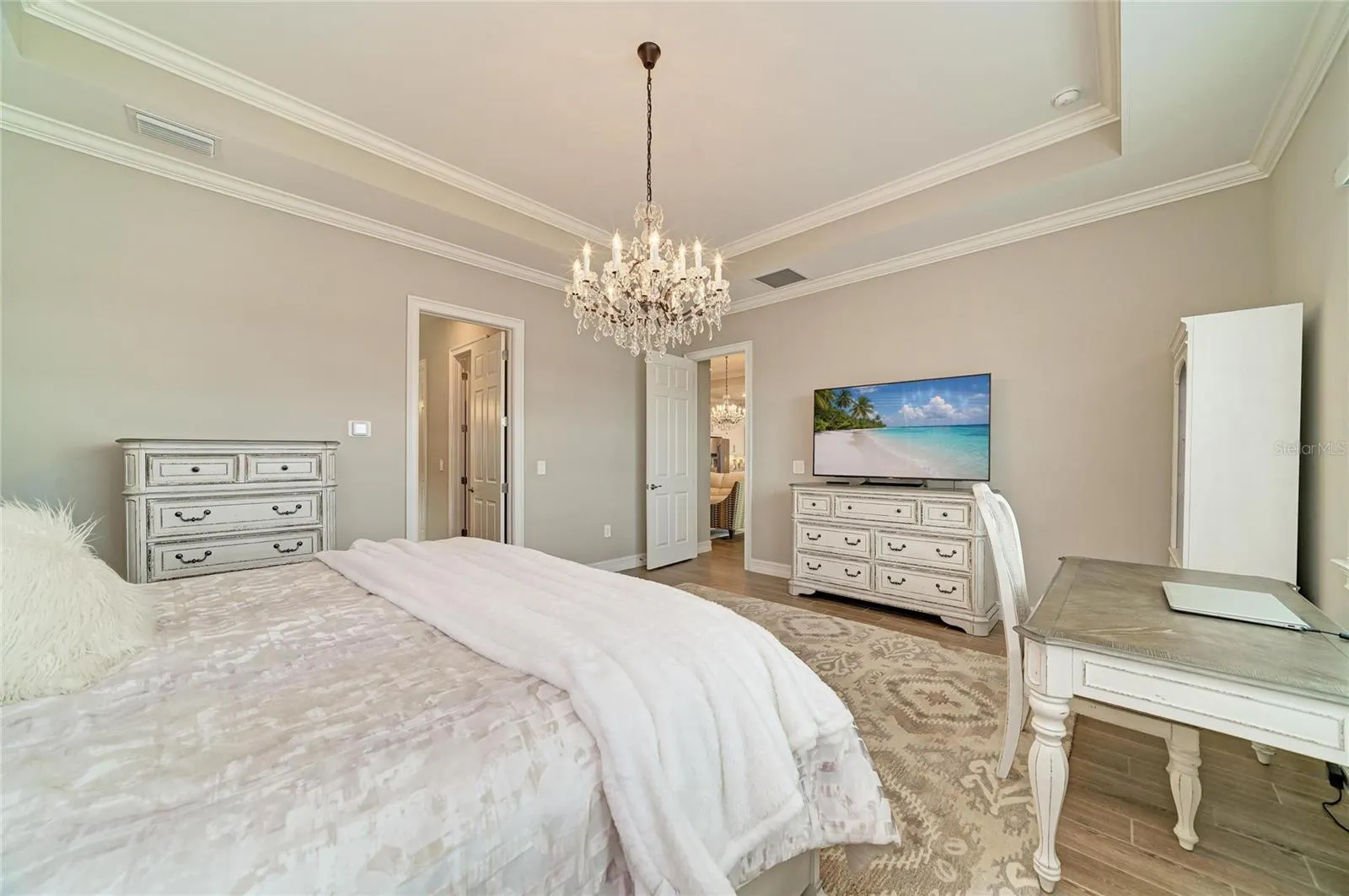 289 VILLORESI BLVD