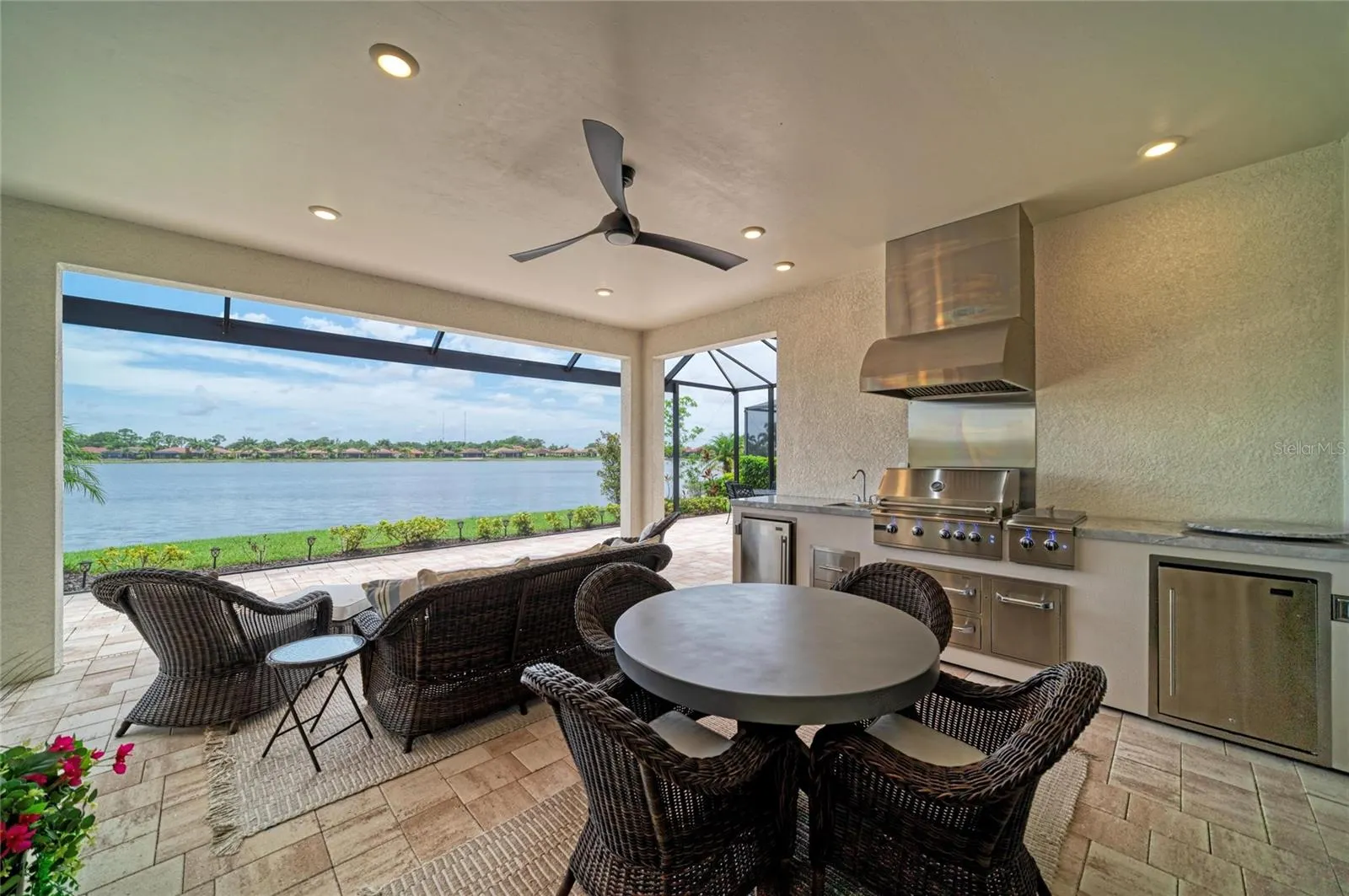 289 VILLORESI BLVD