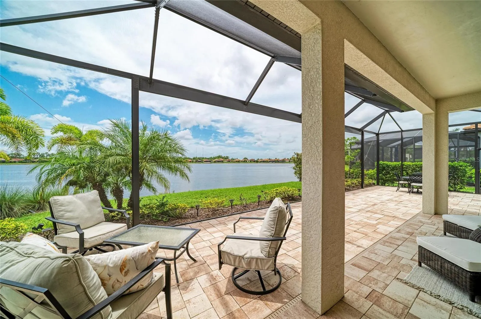 289 VILLORESI BLVD