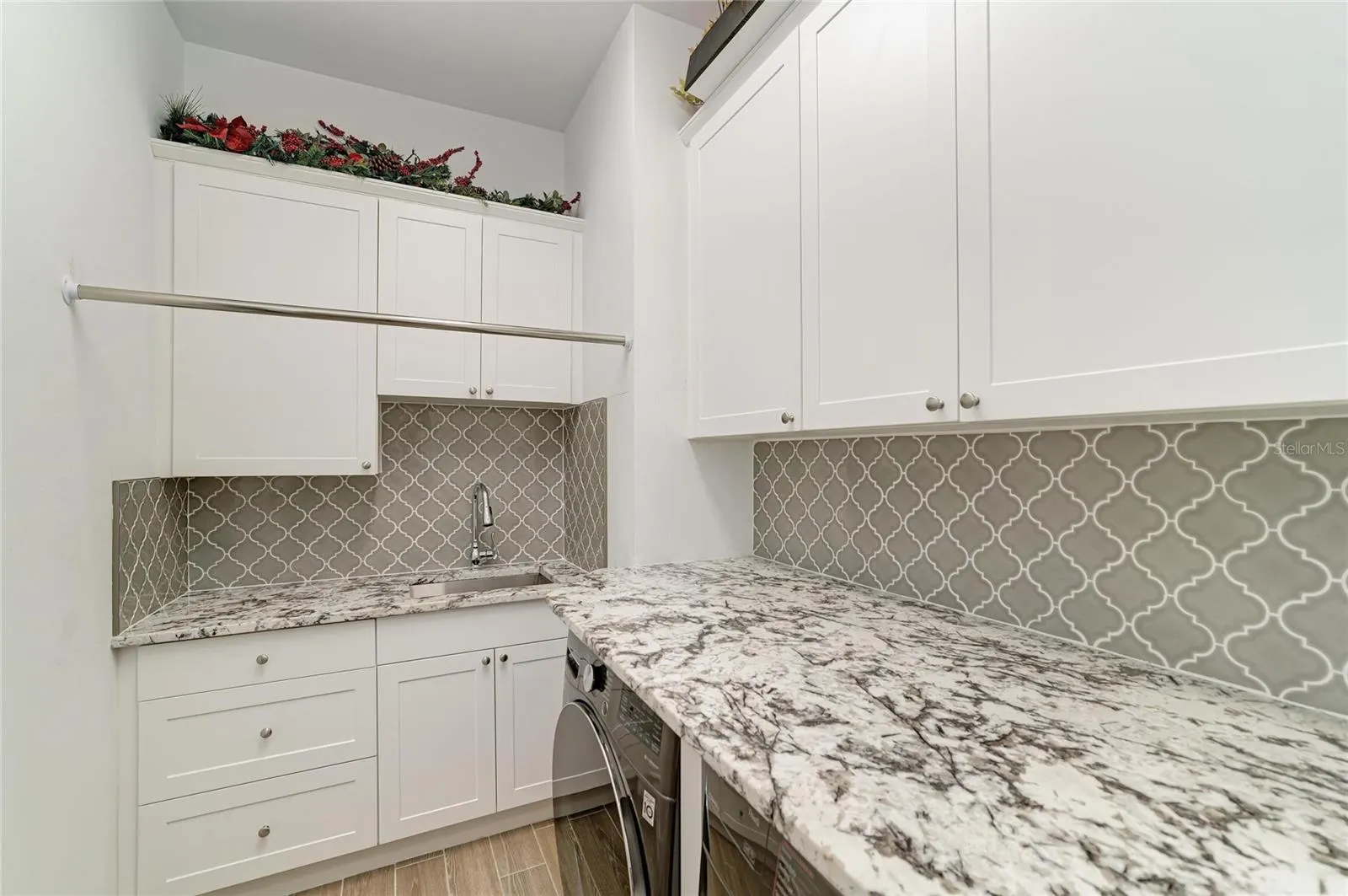 289 VILLORESI BLVD