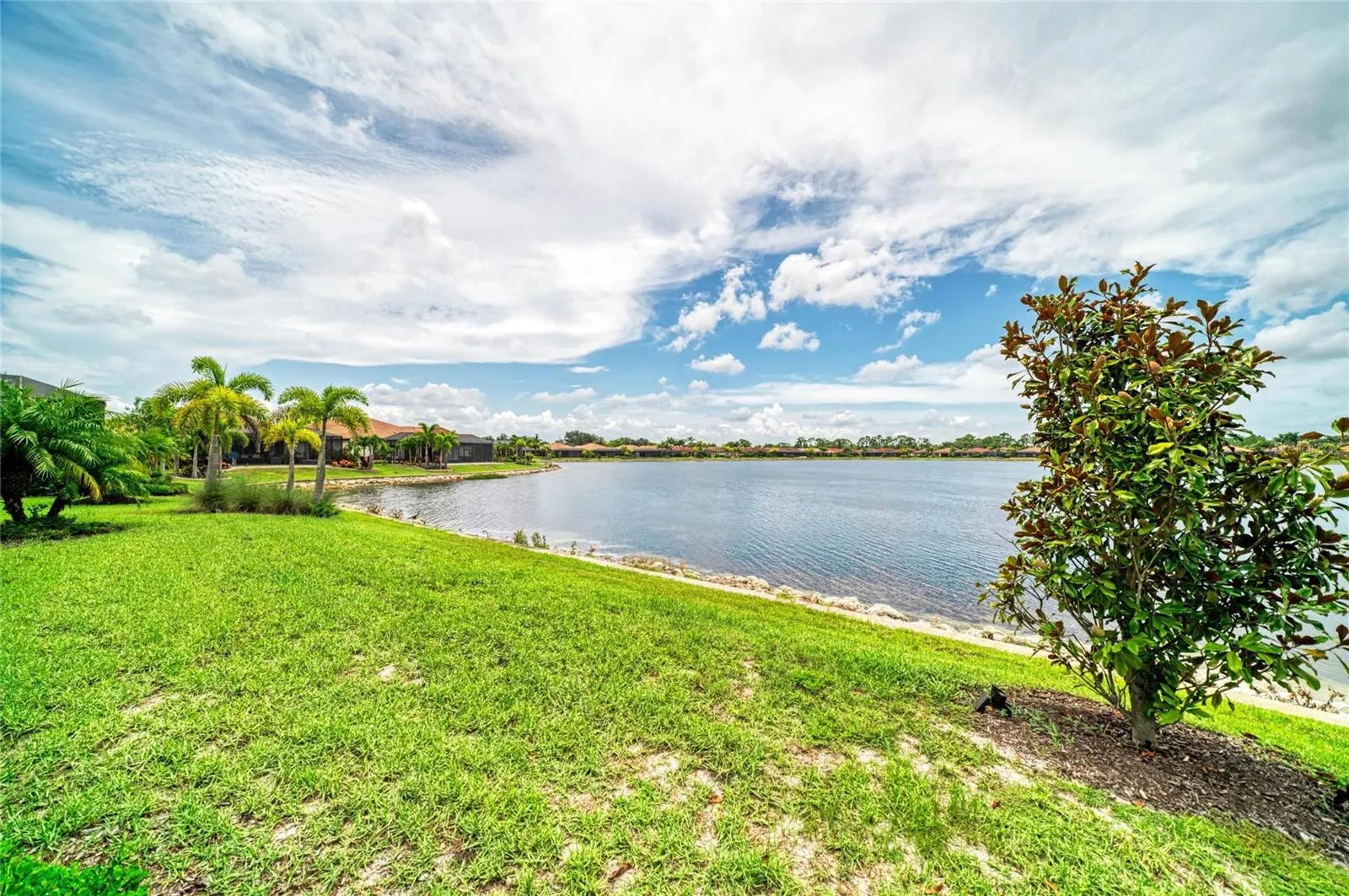 289 VILLORESI BLVD