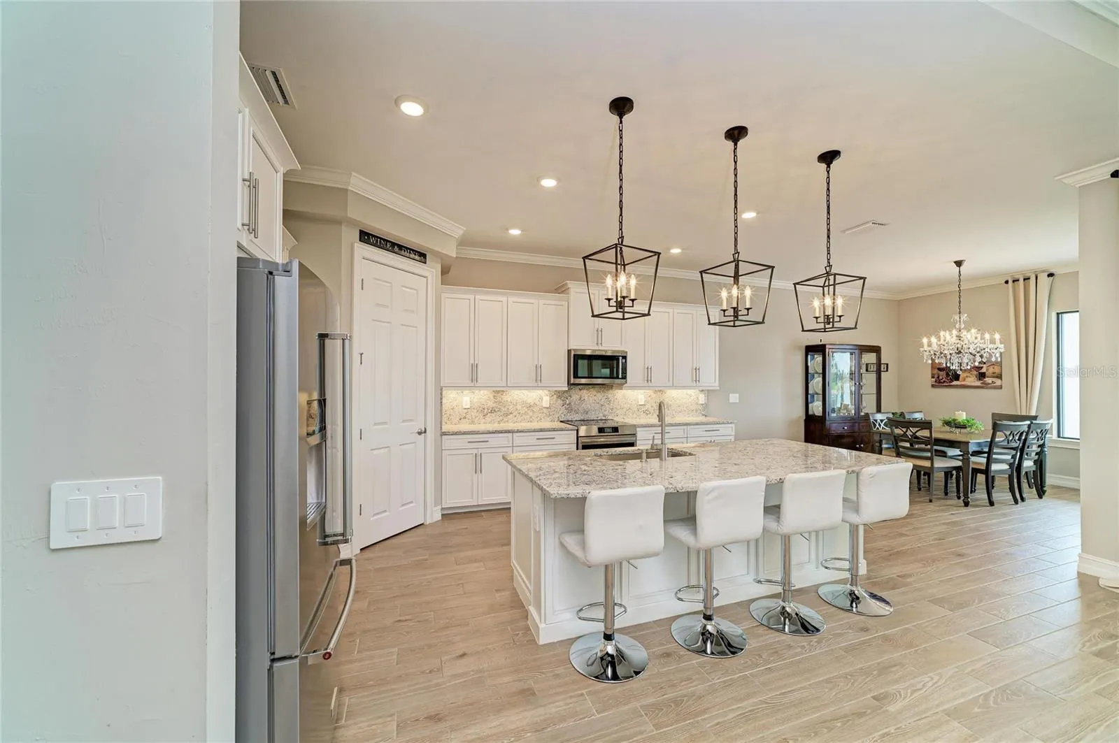 289 VILLORESI BLVD