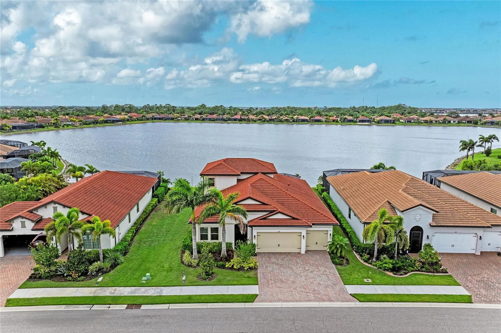 289 VILLORESI BLVD