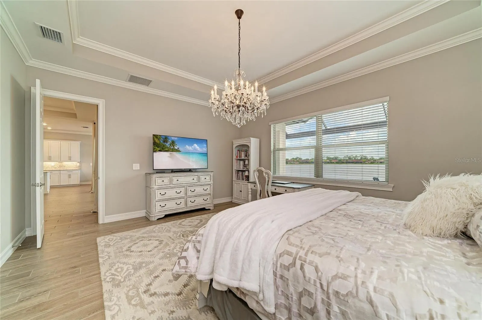 289 VILLORESI BLVD