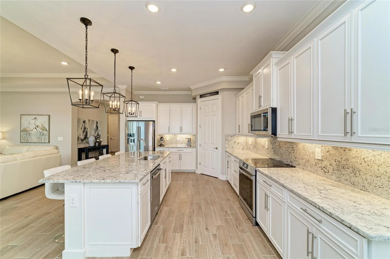 289 VILLORESI BLVD