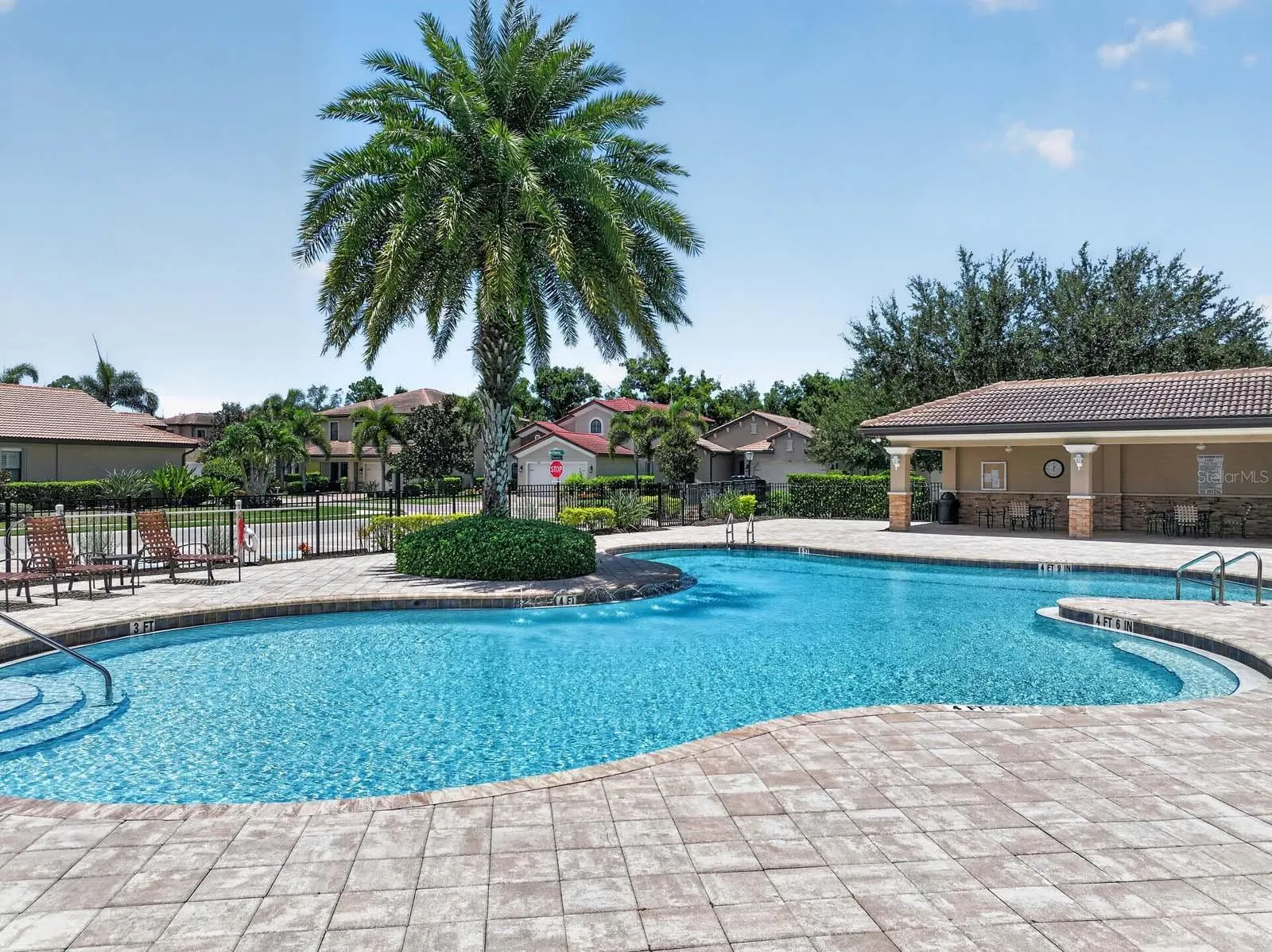1093 BLUFFWOOD DR