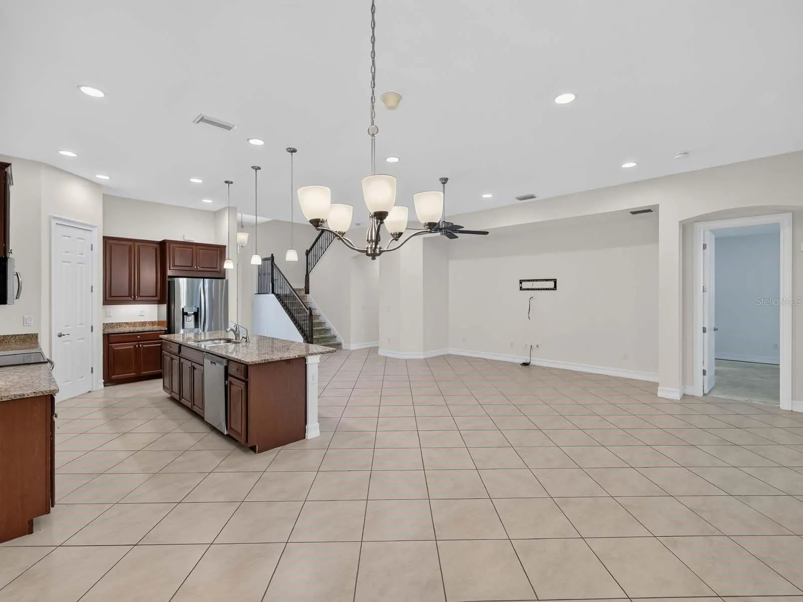 1093 BLUFFWOOD DR