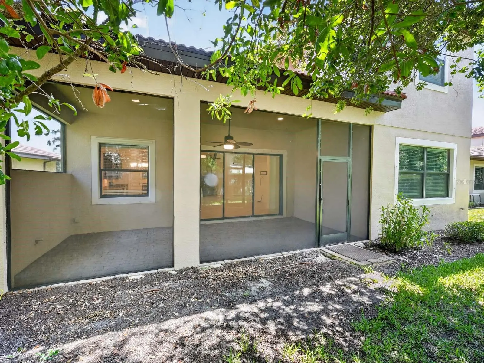 1093 BLUFFWOOD DR