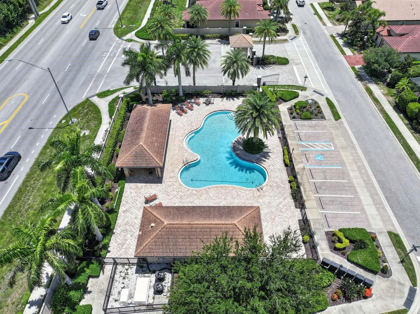 1093 BLUFFWOOD DR