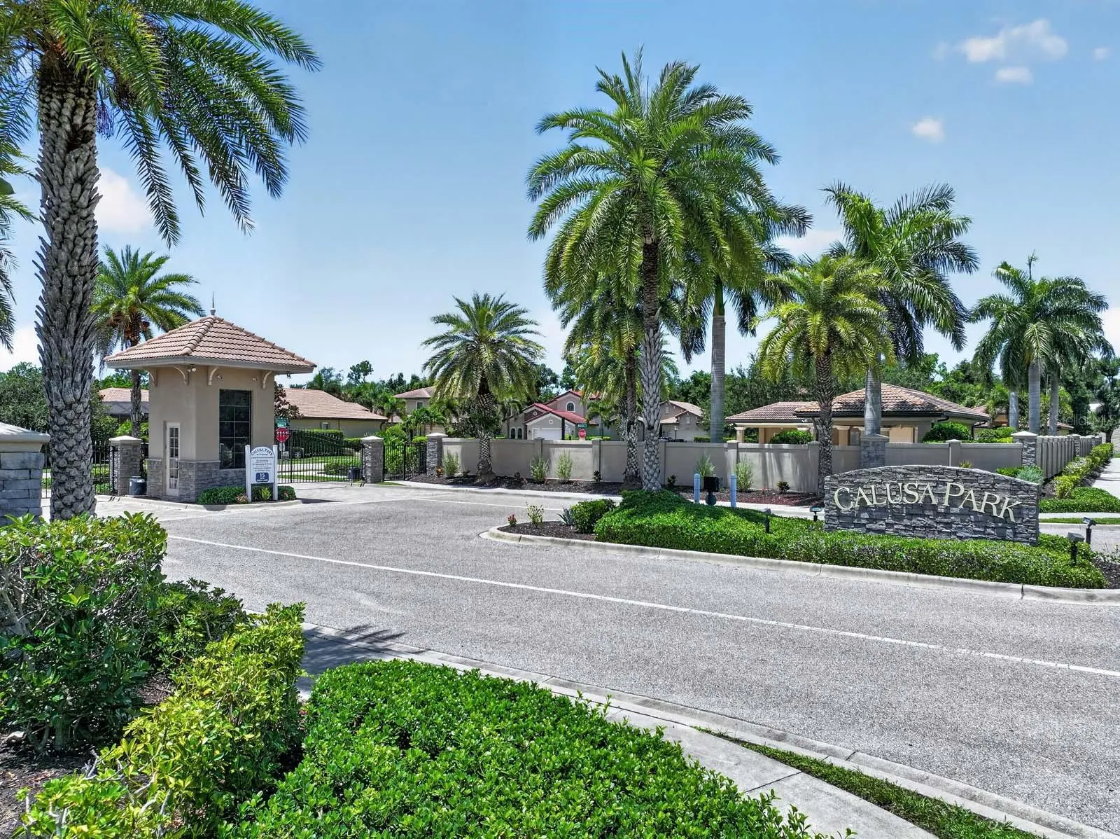 1093 BLUFFWOOD DR