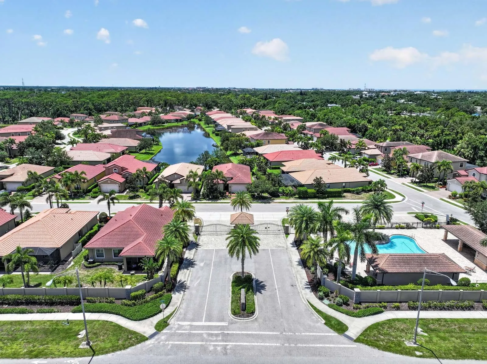 1093 BLUFFWOOD DR