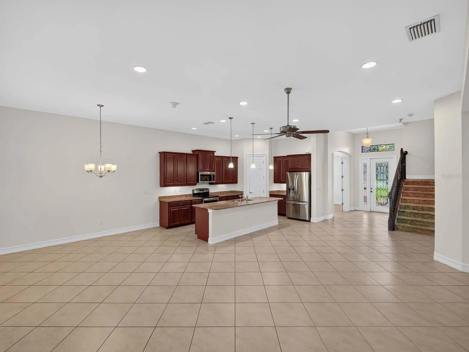 1093 BLUFFWOOD DR