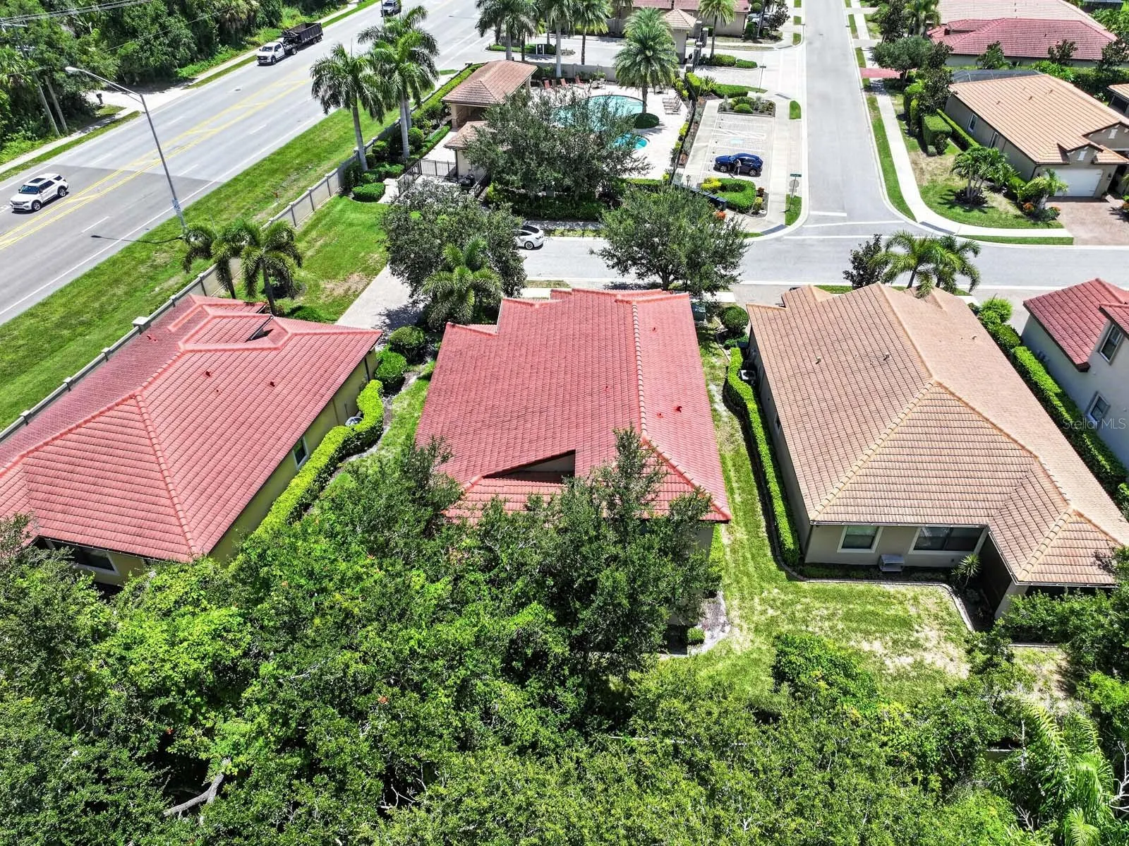1093 BLUFFWOOD DR