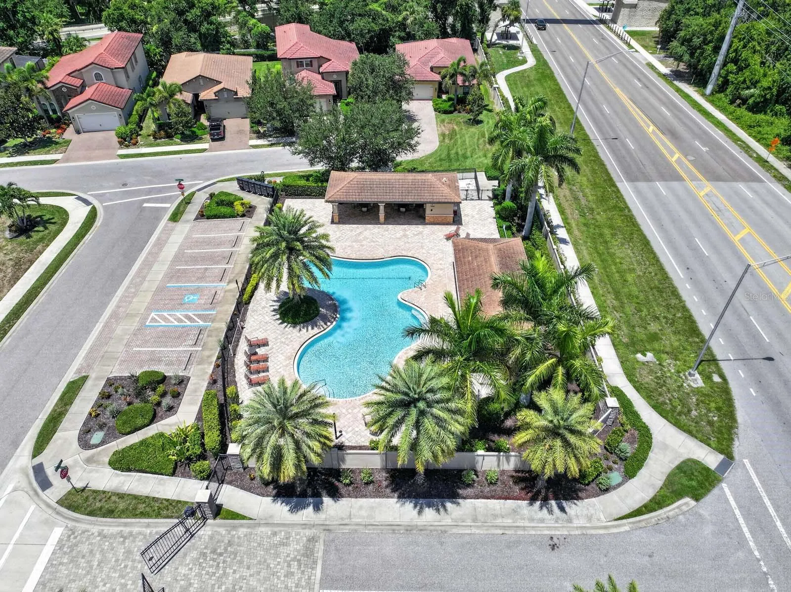 1093 BLUFFWOOD DR